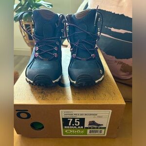 Oboz Women’s Sapphire Mid B-Dry Waterproof Hiking Boots, 7.5, brand new in box